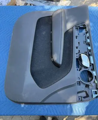 Volvo XC40 Front door card panel trim 32282660