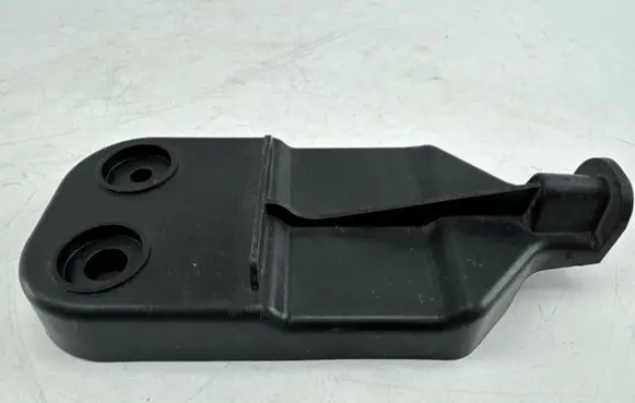 Rear bumper mounting bracket