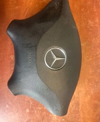 Steering wheel airbag