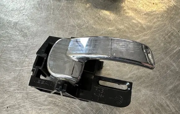 Nissan Qashqai Front door interior handle 80670JD08449