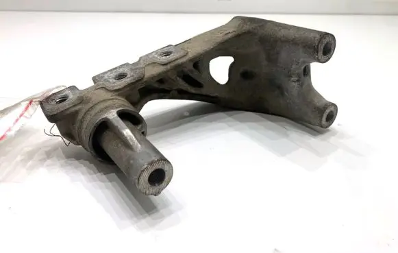 Volkswagen Transporter - Caravelle T6 Engine mounting bracket 04L199207H