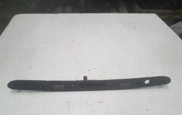 Trunk door license plate light bar