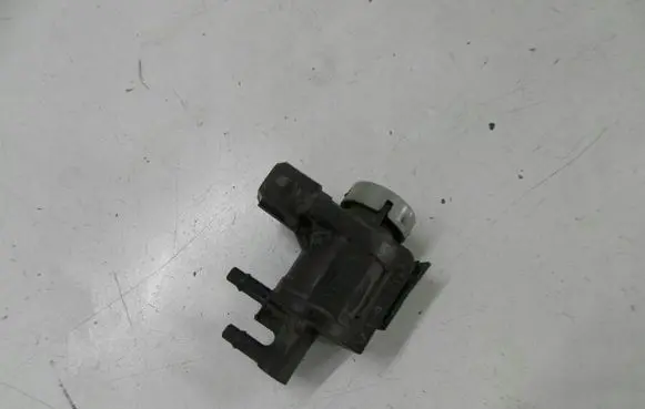 Volkswagen PASSAT B5.5 Valve vacuum 1J0906283A