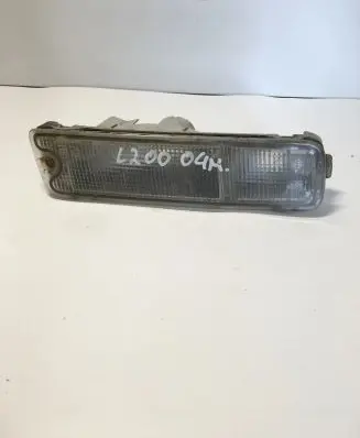 Mitsubishi L200 Front indicator light 0414322R