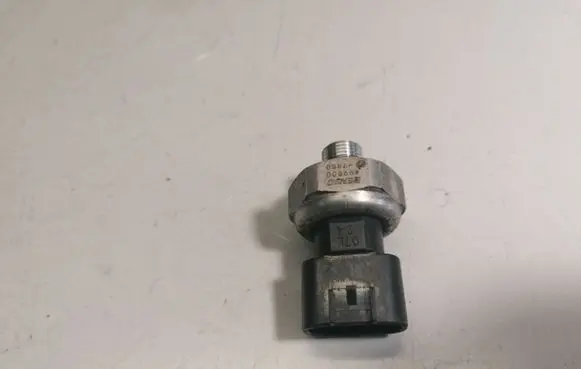Toyota Avensis T270 Air conditioning (A/C) pressure sensor 4990007880