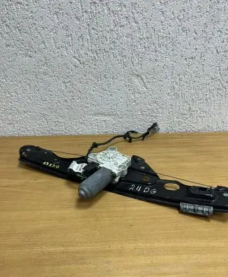 Mercedes-Benz E W211 Rear door window regulator with motor 2117300246 D6867
