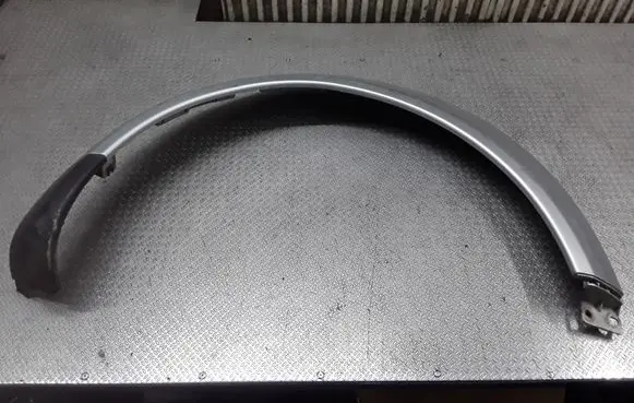 Rear fender molding trim
