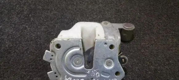Mitsubishi Space Gear Front door lock