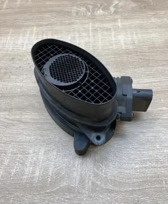 BMW 5 E39 Mass air flow meter 7787076 0928400468