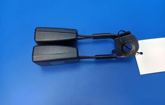 Middle seatbelt buckle (rear)