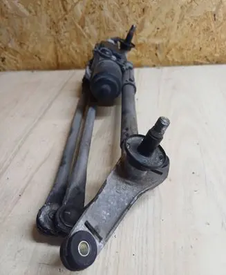Honda FR-V Front wiper linkage and motor 711032238