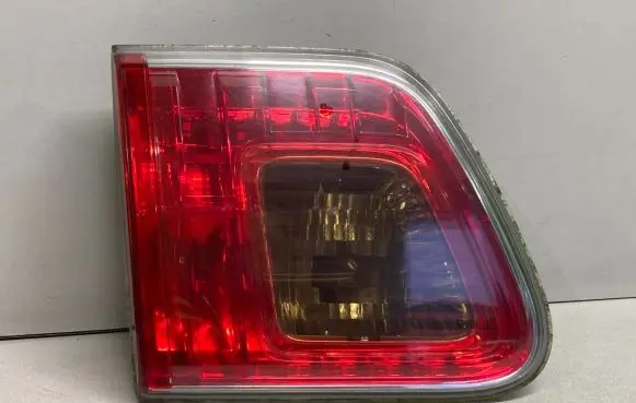 Toyota Avensis T270 Tailgate rear/tail lights 89500205