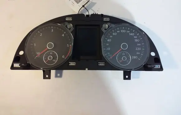 Volkswagen PASSAT CC Speedometer (instrument cluster) 3C8920870G