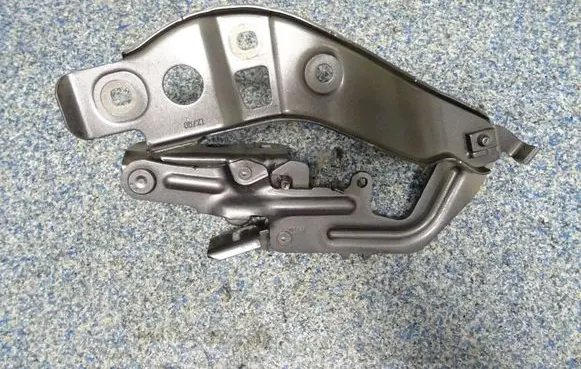 Mercedes-Benz CLA C118 X118 Engine bonnet/hood hinges A1778801100