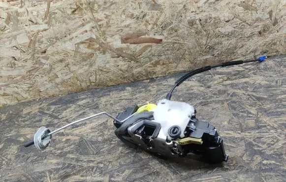 Chevrolet Malibu Rear door lock 13579537