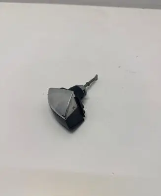 KIA Sportage Front door lock (next to the handle) 4a9rh2