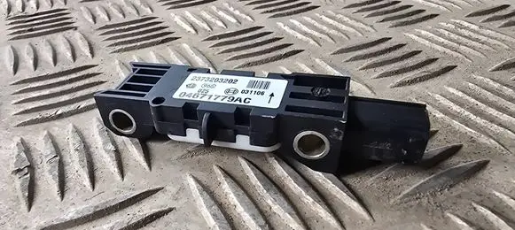 Chrysler 300 - 300C Airbag deployment crash/impact sensor 04671779AC 031106