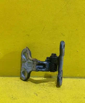 Volvo V50 Front door lower hinge 31352056