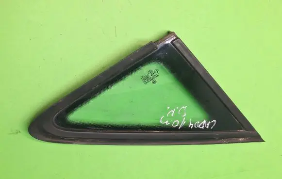 Volkswagen Caddy Front triangle window/glass 