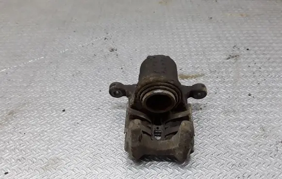 Honda CR-V Rear brake caliper