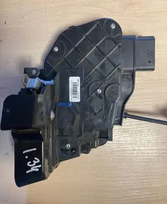 Volvo XC60 Front door lock A048069 30799325