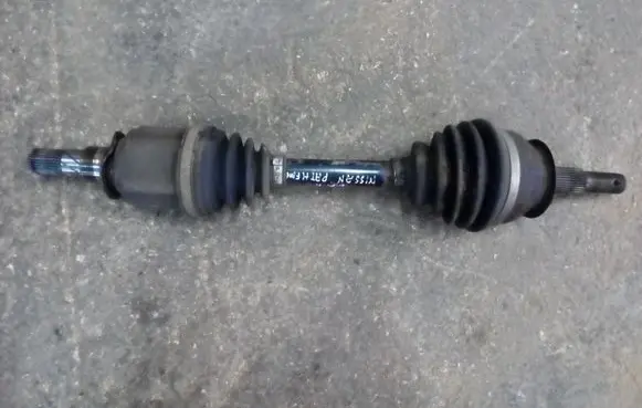 Nissan Pathfinder R51 Front driveshaft