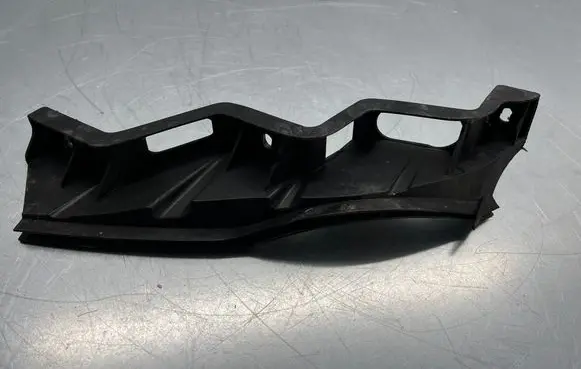 Volkswagen PASSAT B6 Front bumper mounting bracket 3C0807890