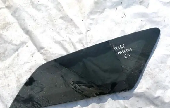 Dodge Magnum Rear side window
