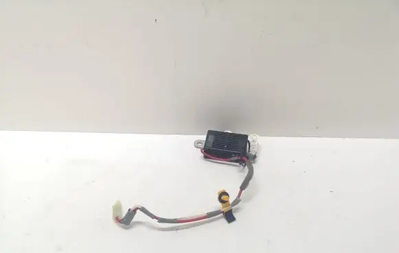 Lexus LS 460 - 600H Aerial antenna amplifier 05373