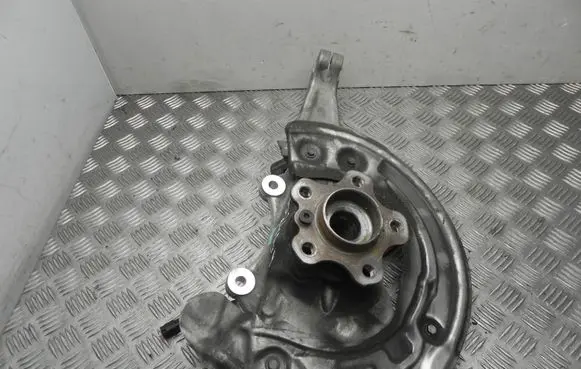 BMW 5 G30 G31 Front wheel hub 688438601