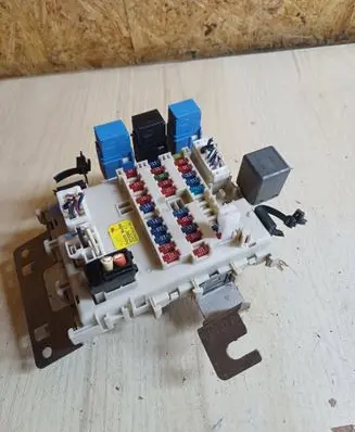 Nissan Almera Tino Fuse box set 24350BU200 0719021