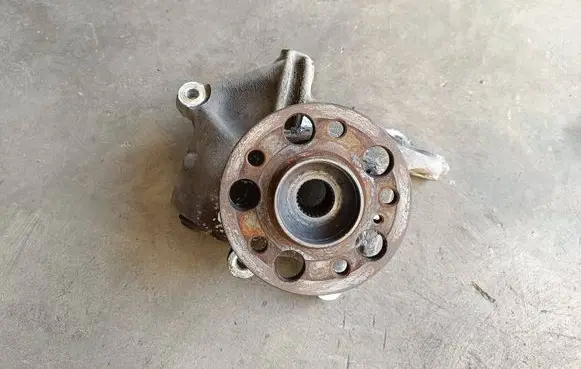 Mercedes-Benz SLK R172 Rear wheel hub spindle/knuckle 1720305