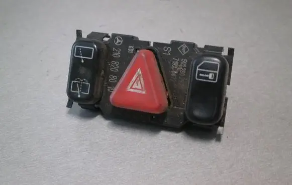 Mercedes-Benz E W210 Hazard light switch 2108208010 501280287 72920672