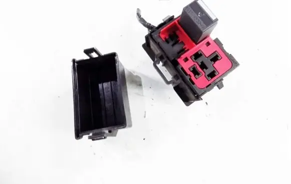 Volvo S80 Relay mounting block 