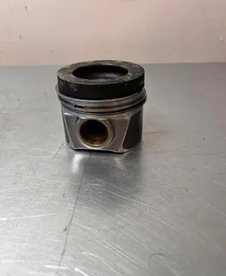 Volkswagen PASSAT B8 Piston 0812A