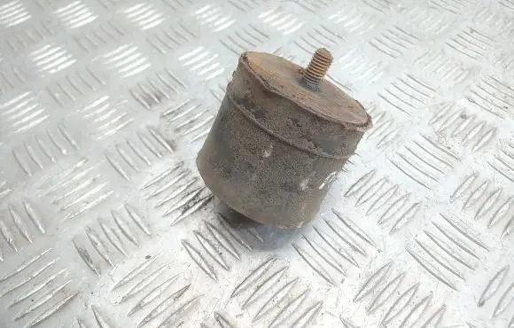 BMW 5 E34 Engine mount bracket