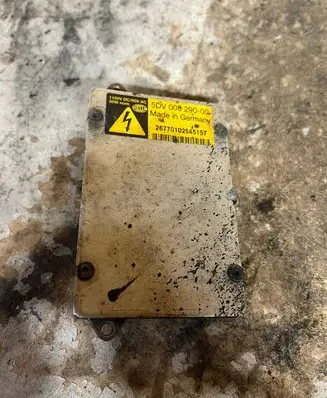Mercedes-Benz E W211 Headlight ballast module Xenon 5DV00829000 26770102545157