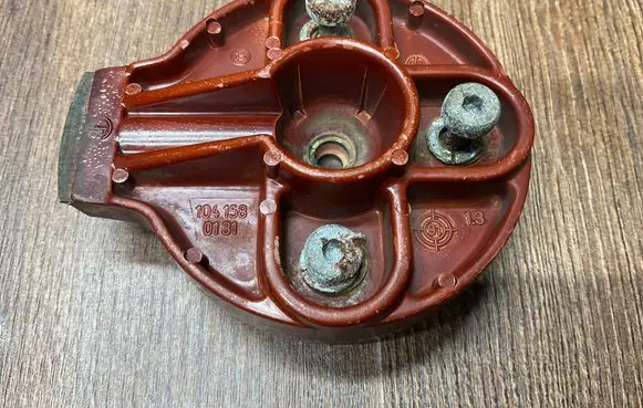 Mercedes-Benz E W124 Spark distributor cap 1041580131 1234332406