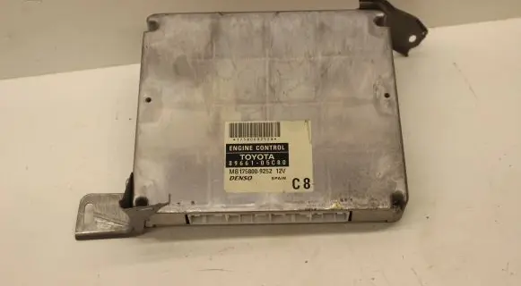 Toyota Avensis T250 Engine control unit/module 8966105C80