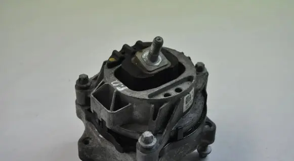 Engine mount bracket
