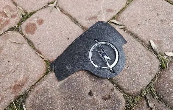 Opel Zafira C Steering wheel airbag 