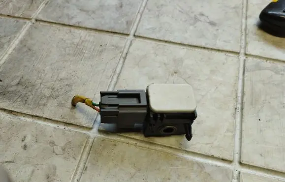 Hyundai Santa Fe Airbag deployment crash/impact sensor 959202B000
