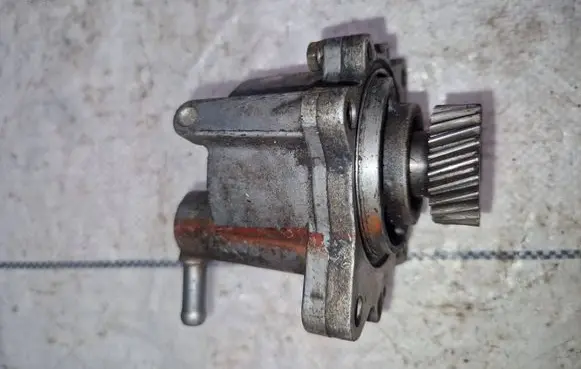 Toyota Land Cruiser (HDJ90) Vacuum pump