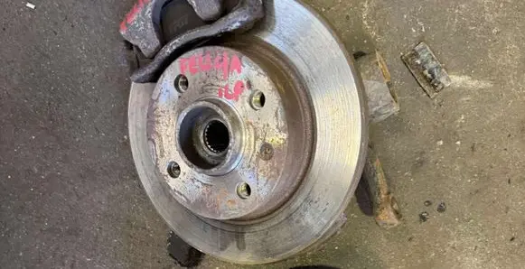 Skoda Felicia I Front wheel hub spindle knuckle