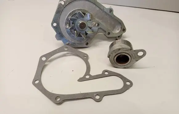 Opel Vivaro Water pump 7701462809