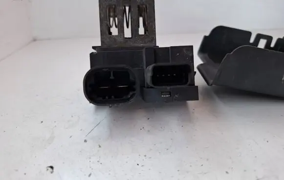 Citroen DS5 Coolant fan relay 98372A01