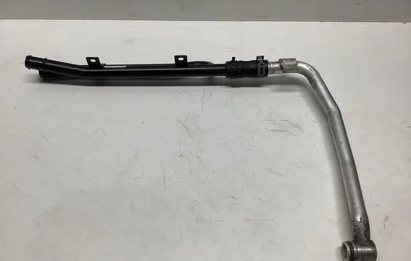 Volkswagen Touareg II Engine coolant pipe/hose 7P6121070AP