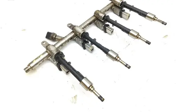Alfa Romeo Stelvio Fuel injectors set 50052930