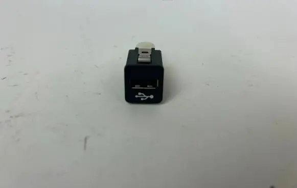 BMW X5 F15 USB socket connector 9237656