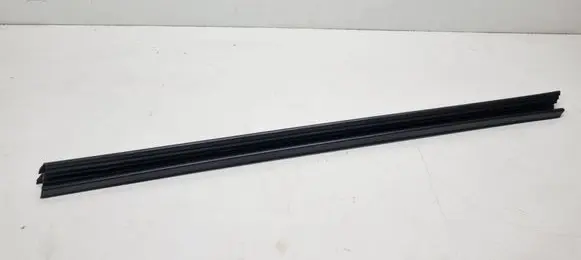 Renault Clio V Rubber seal front coupe door window 823316830R